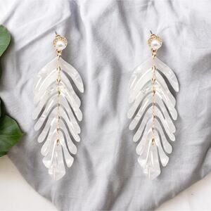 NEW 14K yellow gold plated white leaf feather drop BoHo earrings jewelry B22B
